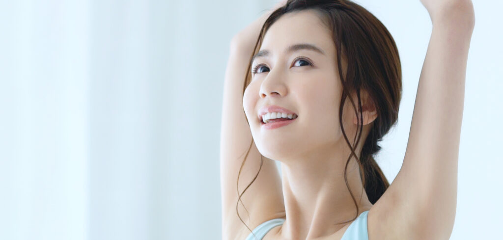 医療脱毛で脇を脱毛した女性