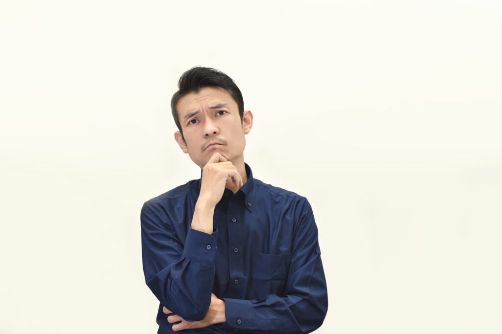 男性が老けて見える原因を考える人の画像